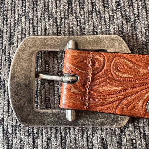 Fossil Brown Leather Floral Tooled Studded
Western Style Belt Women’s Medium main image 6